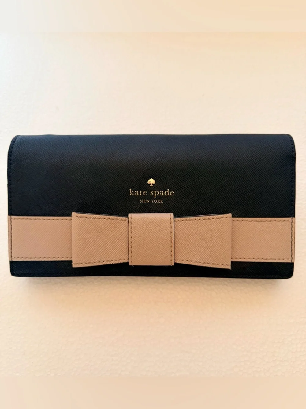 Kate Spade Kirk Park Saffiano Veronique Bow Clutch Wallet Black Beige. - Picture 1 of 6